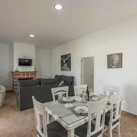 Holiday home Maria Lantejuela *